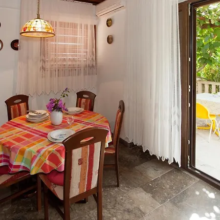 Apartman Mirta Postira