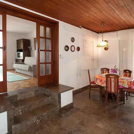 Apartman Mirta Apartment *
