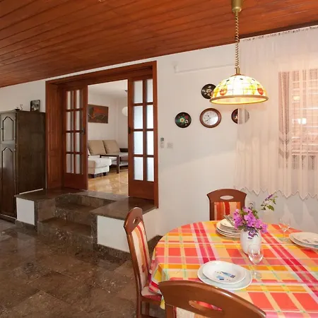 Apartman Mirta Apartment *