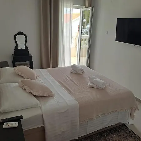 Mirta Jelsa (Hvar)